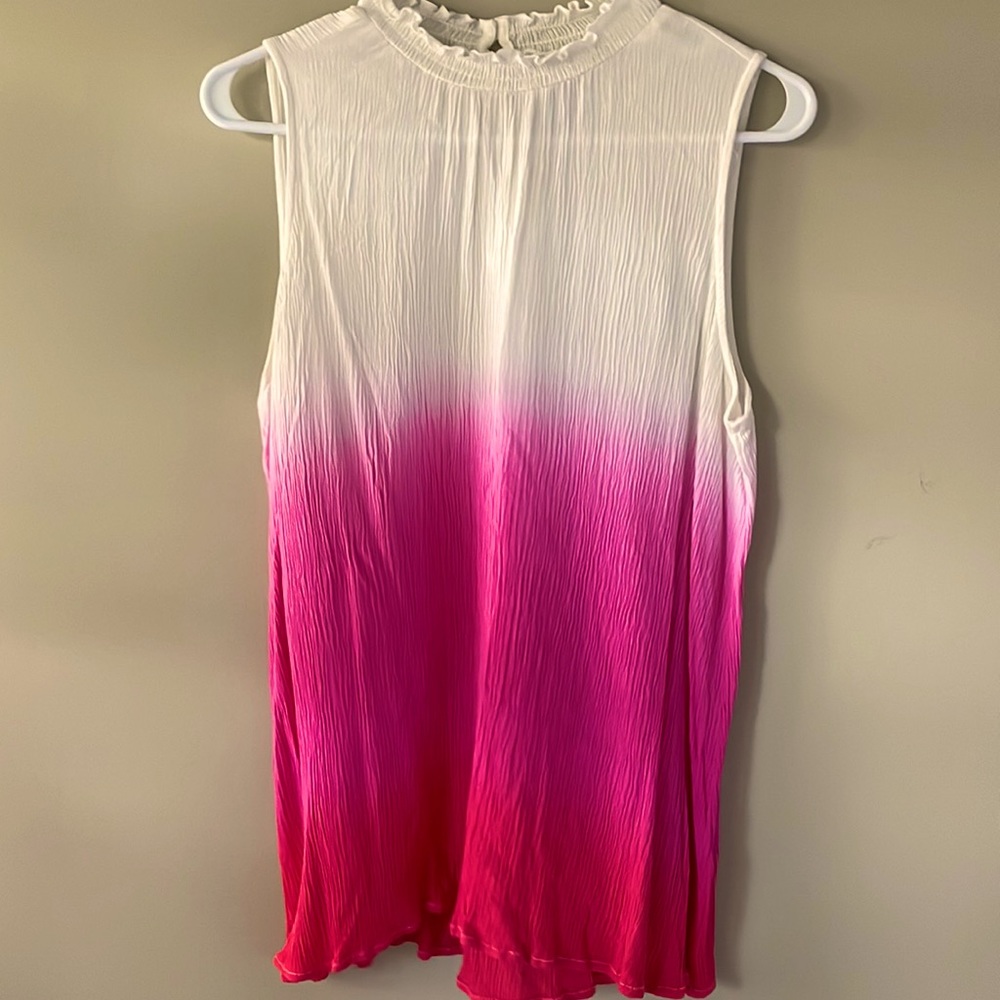 Beautiful high neck sleeveless shirt with ombre colors from white/hot pink/red